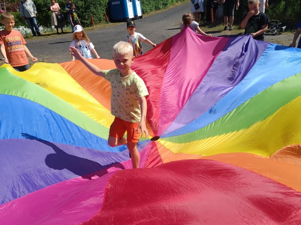image004